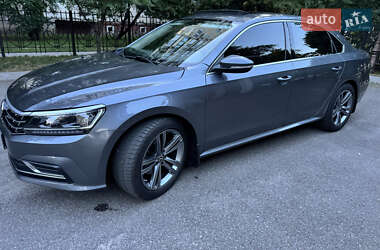 Седан Volkswagen Passat 2017 в Киеве