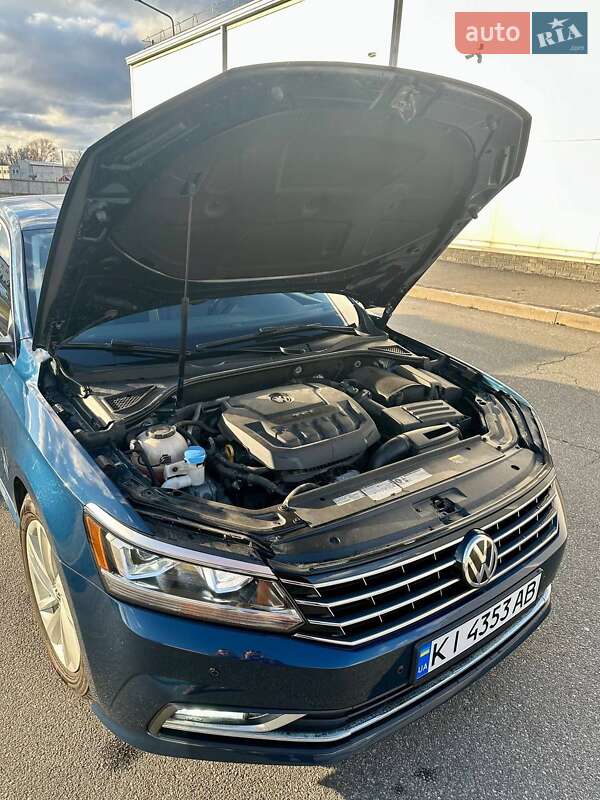 Седан Volkswagen Passat 2017 в Львове