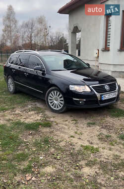Универсал Volkswagen Passat 2010 в Жовкве