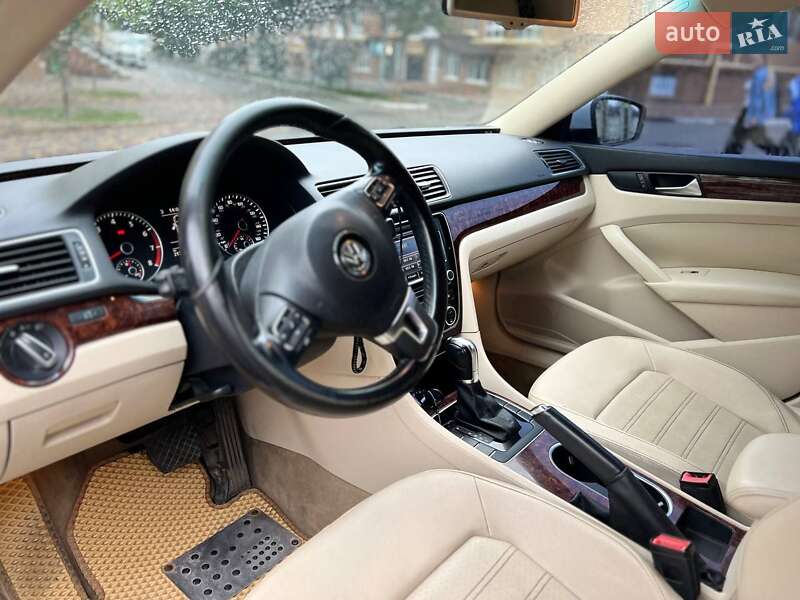 Седан Volkswagen Passat 2012 в Киеве