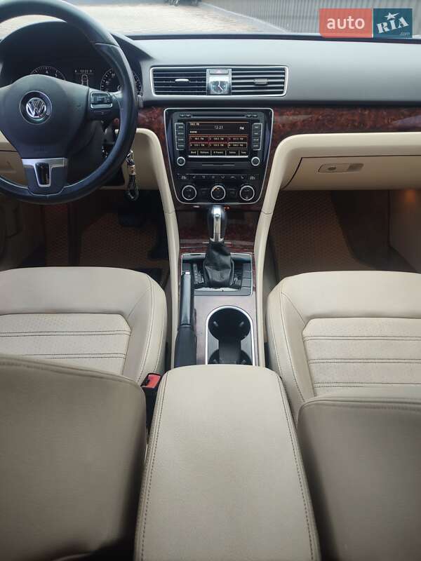 Седан Volkswagen Passat 2012 в Киеве