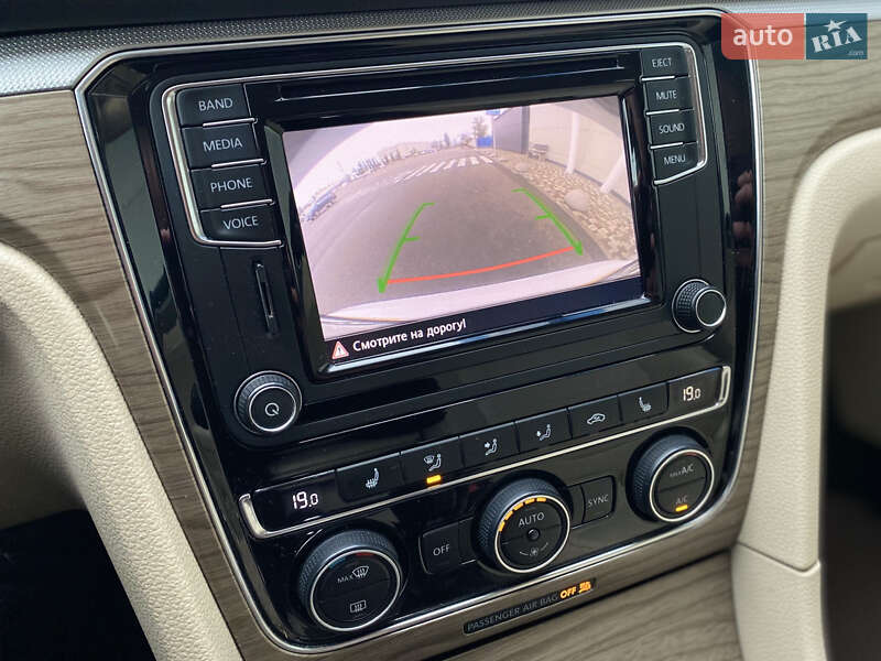 Седан Volkswagen Passat 2017 в Киеве