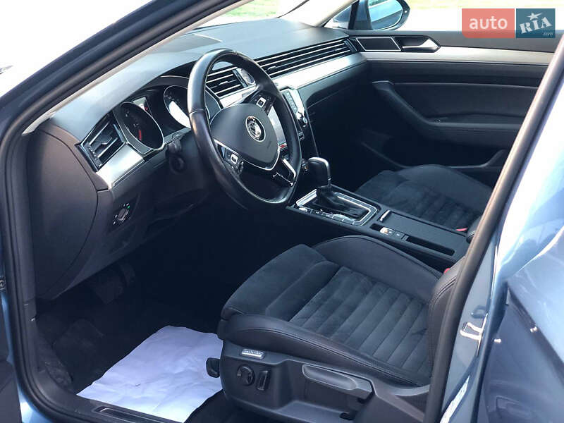Седан Volkswagen Passat 2016 в Луцке