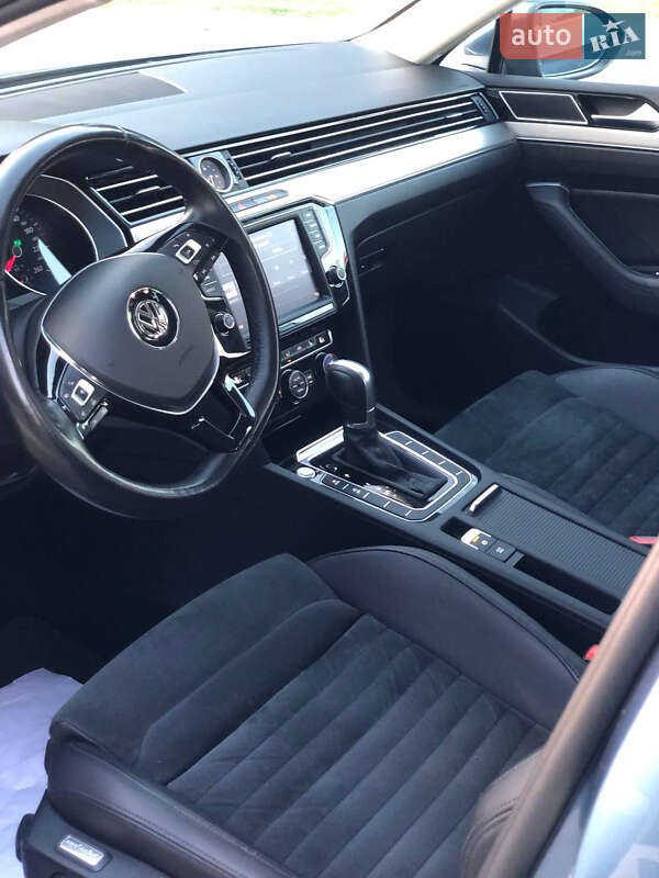 Седан Volkswagen Passat 2016 в Луцке