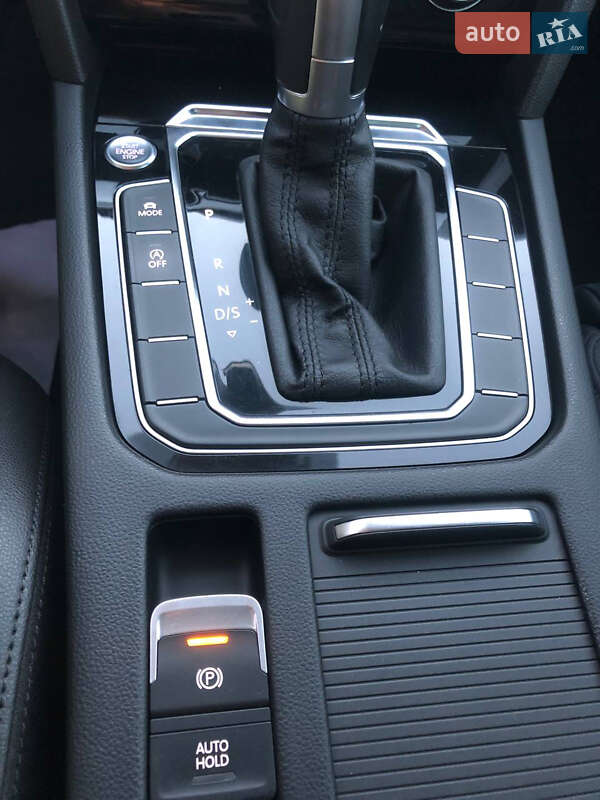 Седан Volkswagen Passat 2016 в Луцке