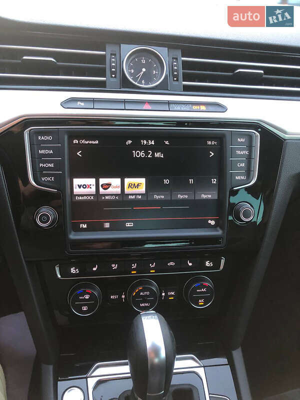 Седан Volkswagen Passat 2016 в Луцке