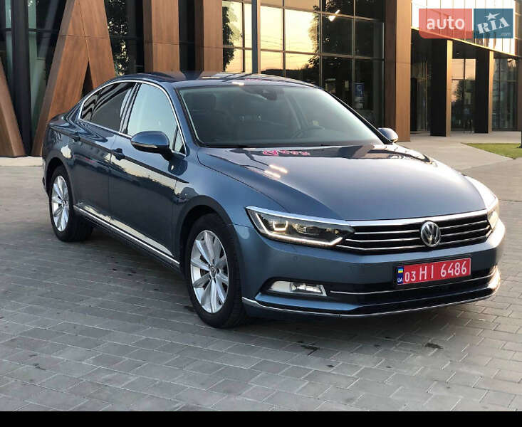 Седан Volkswagen Passat 2016 в Луцке