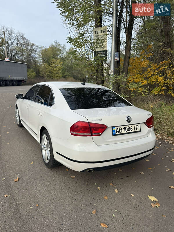 Седан Volkswagen Passat 2012 в Киеве