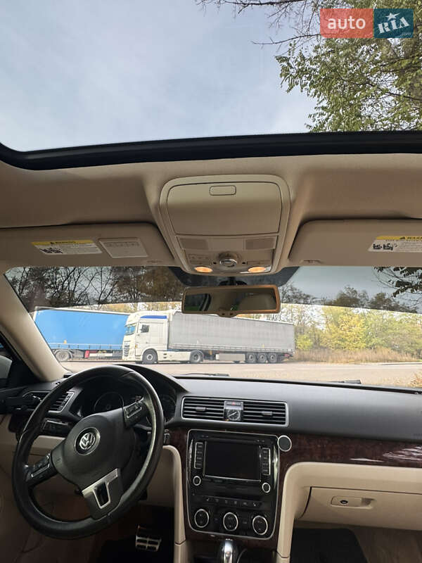 Седан Volkswagen Passat 2012 в Киеве