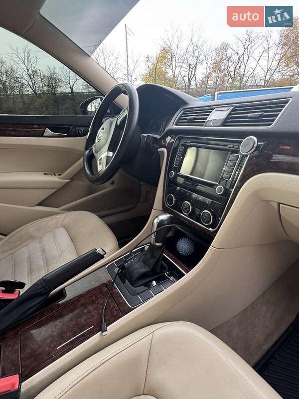 Седан Volkswagen Passat 2012 в Киеве
