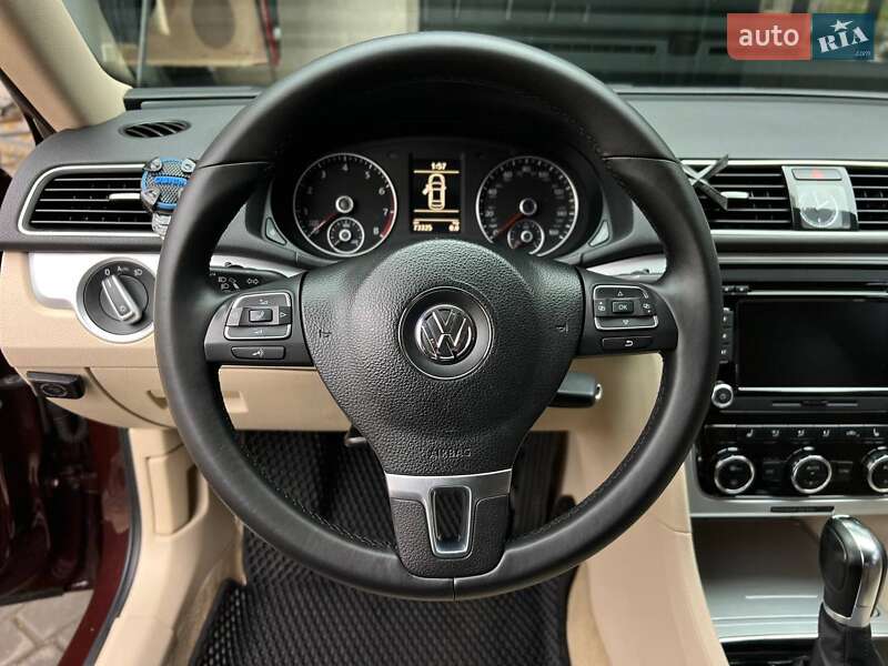 Седан Volkswagen Passat 2012 в Одессе