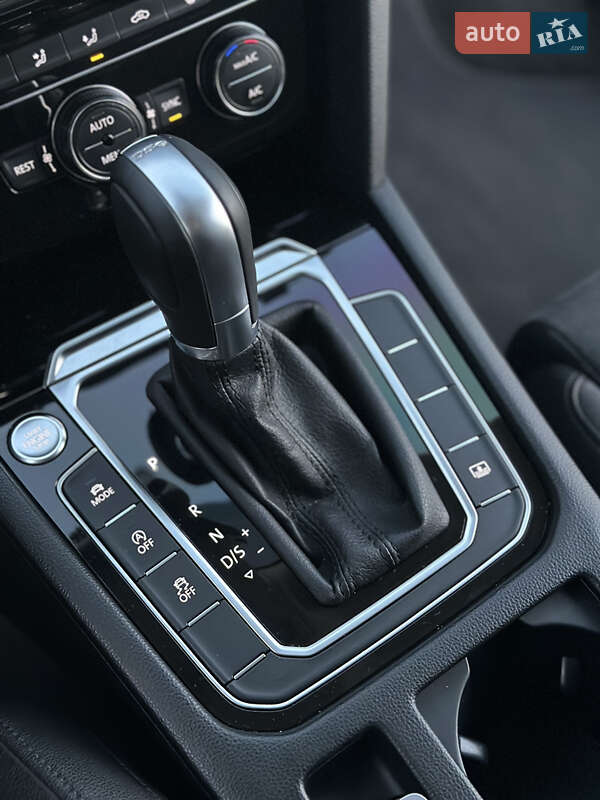 Седан Volkswagen Passat 2016 в Ужгороде