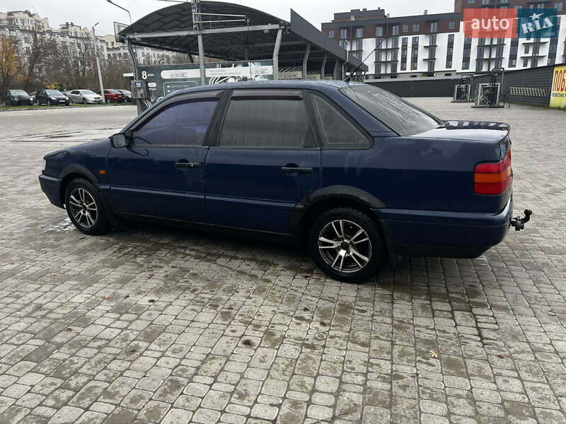 Седан Volkswagen Passat 1996 в Ирпене