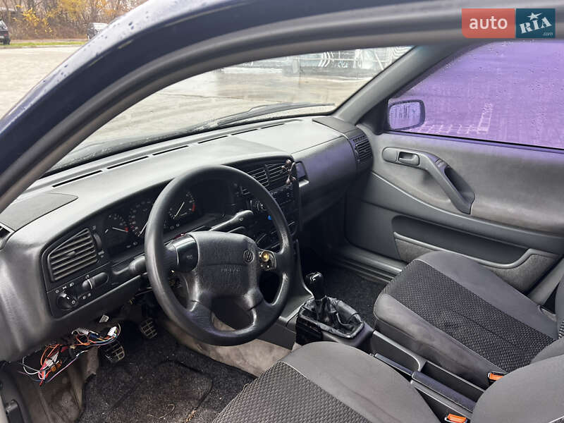 Седан Volkswagen Passat 1996 в Ирпене