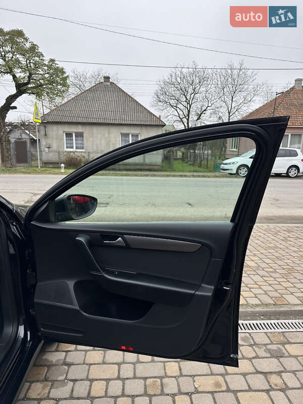 Универсал Volkswagen Passat 2013 в Сваляве