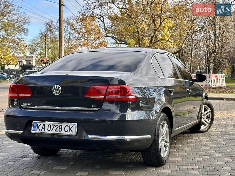 Седан Volkswagen Passat 2011 в Одесі