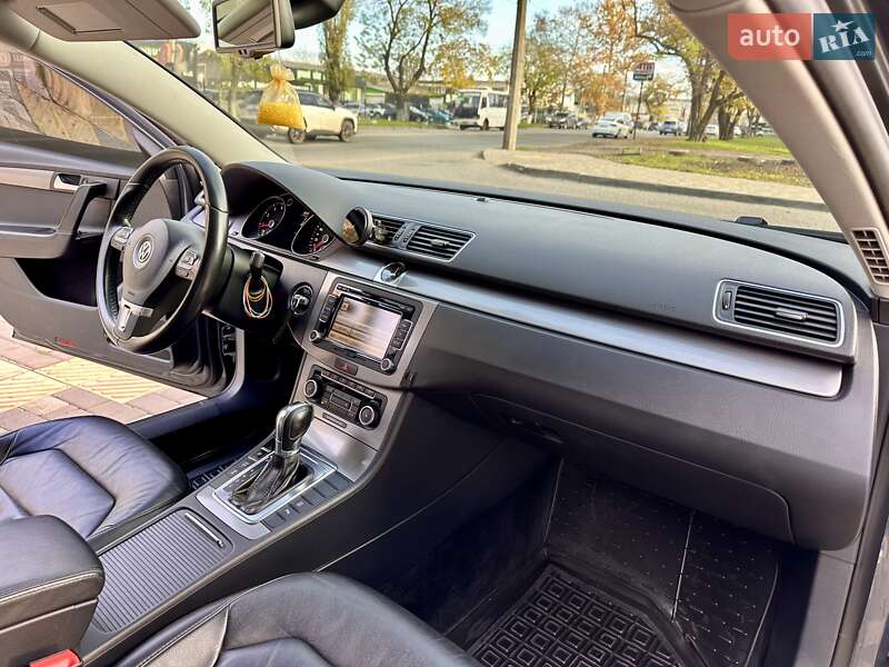 Седан Volkswagen Passat 2011 в Одесі
