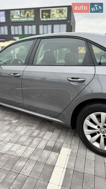 Седан Volkswagen Passat 2012 в Макарове