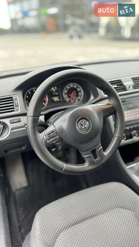 Седан Volkswagen Passat 2012 в Макарове