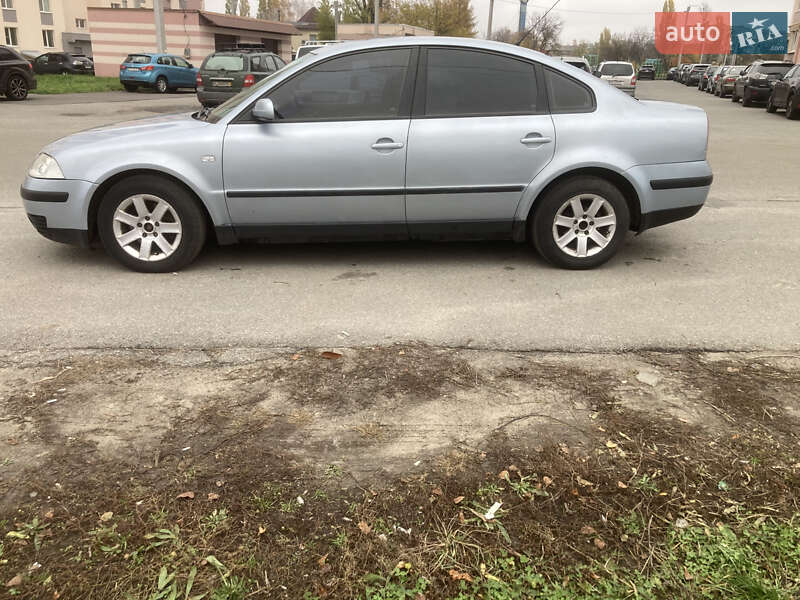 Седан Volkswagen Passat 2001 в Харькове