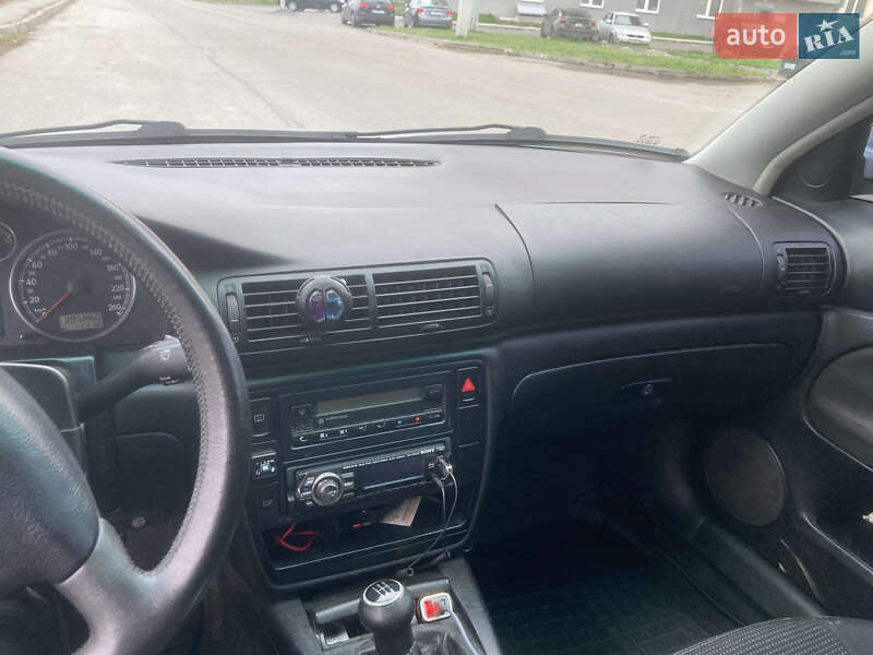 Седан Volkswagen Passat 2001 в Харькове