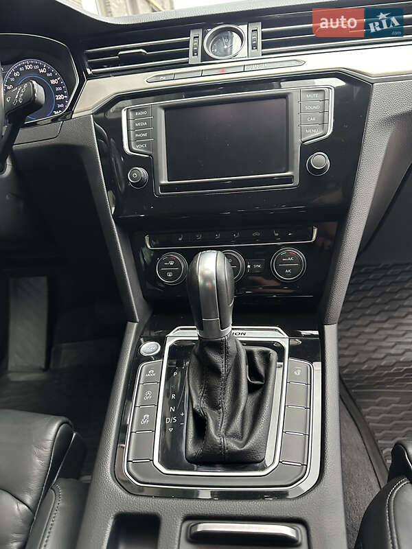 Універсал Volkswagen Passat 2017 в Львові