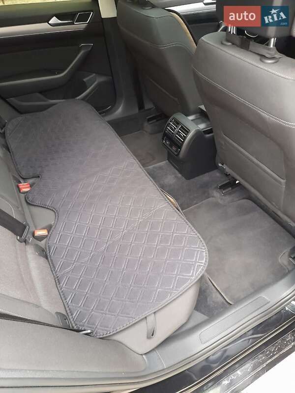 Универсал Volkswagen Passat 2018 в Львове фото 10 Универсал Volkswagen Passat 2018 в Львове