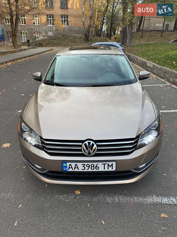 Седан Volkswagen Passat 2014 в Киеве