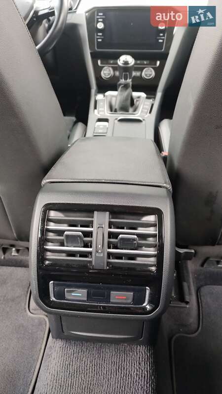 Універсал Volkswagen Passat 2018 в Львові