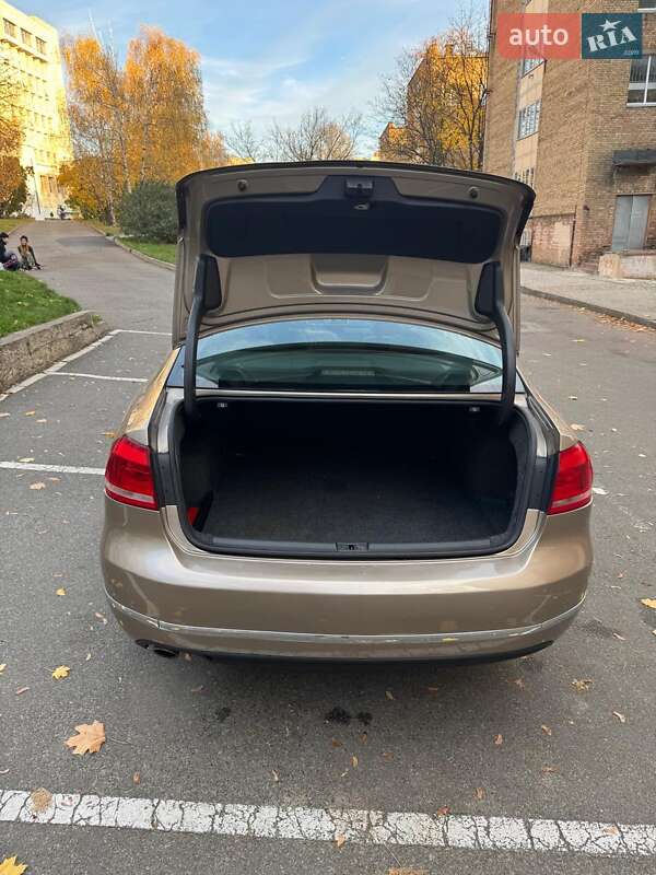 Седан Volkswagen Passat 2014 в Киеве