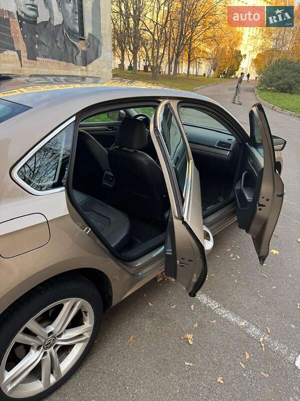 Седан Volkswagen Passat 2014 в Киеве