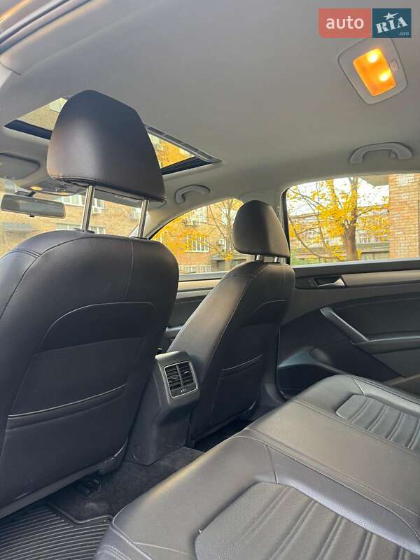 Седан Volkswagen Passat 2014 в Киеве