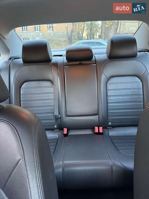 Седан Volkswagen Passat 2014 в Киеве