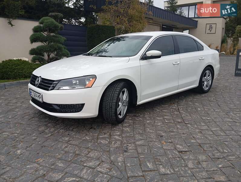 Седан Volkswagen Passat 2012 в Львове