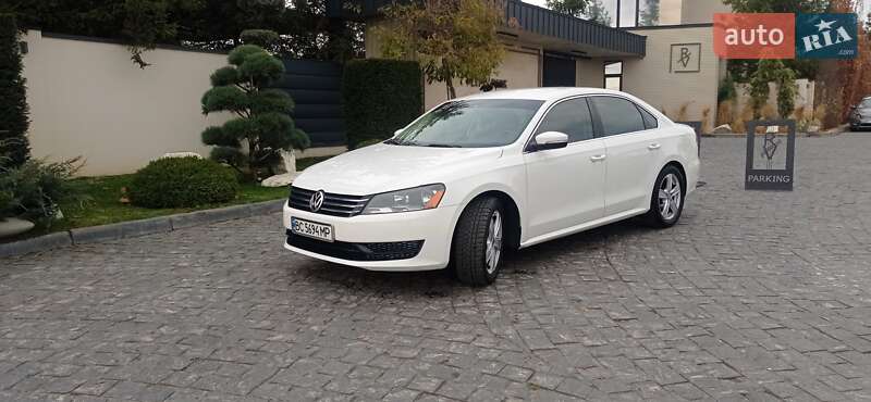Седан Volkswagen Passat 2012 в Львове