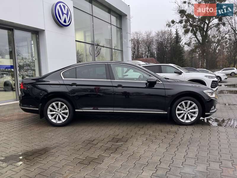 Седан Volkswagen Passat 2018 в Житомире
