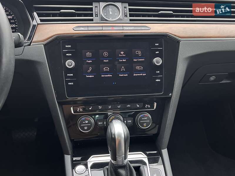 Седан Volkswagen Passat 2018 в Житомире