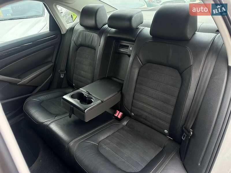 Седан Volkswagen Passat 2014 в Одессе