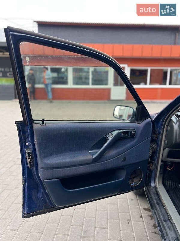 Седан Volkswagen Passat 1996 в Сумах