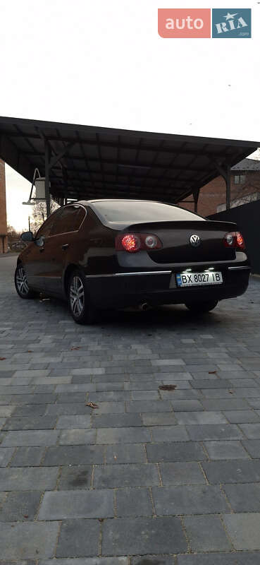 Седан Volkswagen Passat 2005 в Староконстантинове