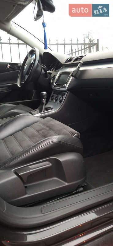 Седан Volkswagen Passat 2005 в Староконстантинове