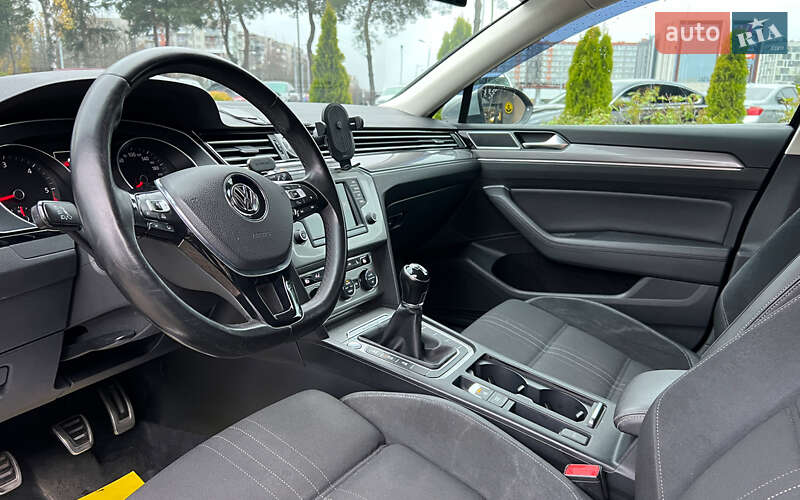 Универсал Volkswagen Passat 2015 в Львове