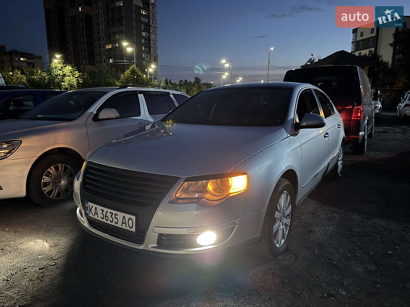 Седан Volkswagen Passat 2006 в Києві