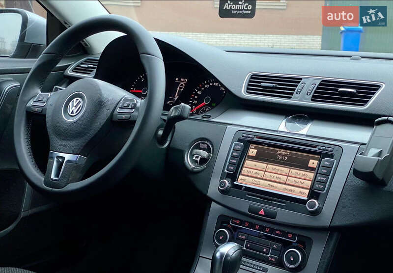 Універсал Volkswagen Passat 2011 в Хусті