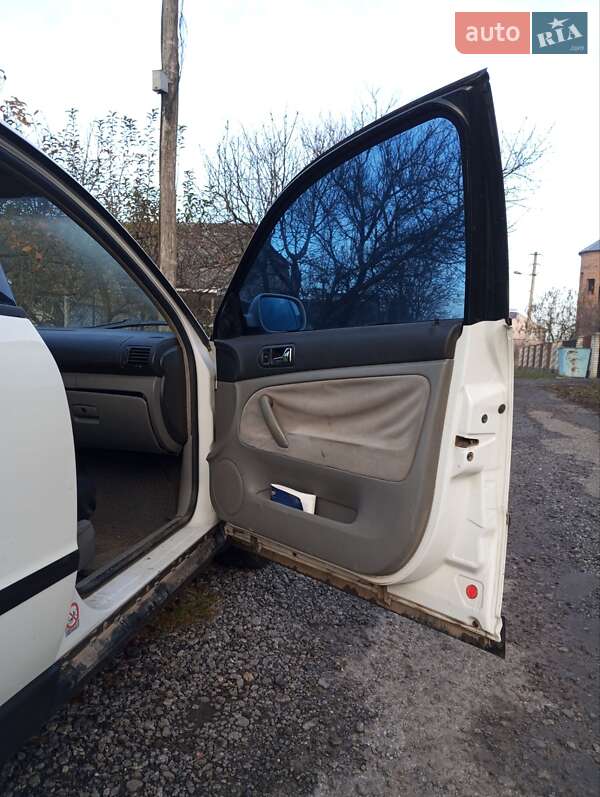 Седан Volkswagen Passat 2000 в Баре