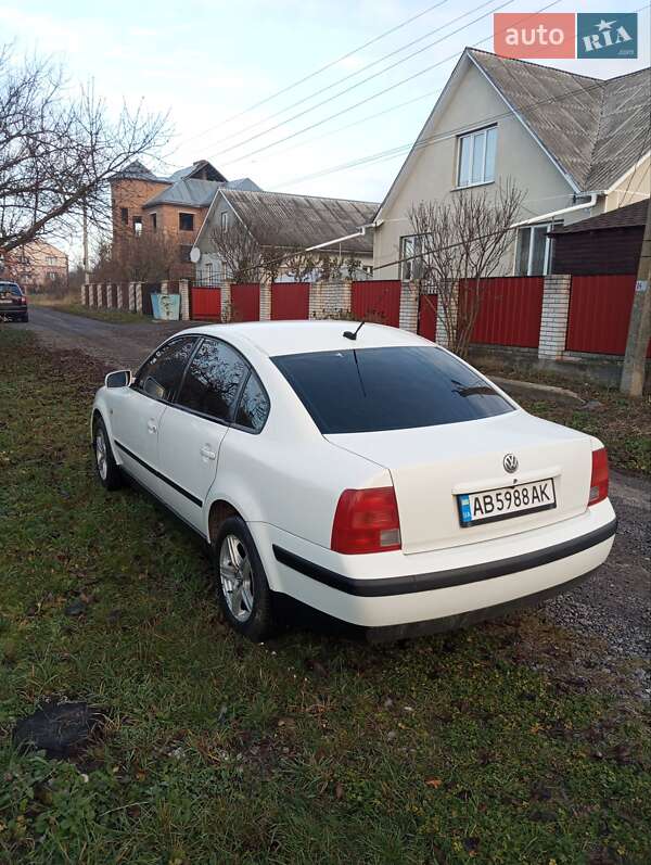 Седан Volkswagen Passat 2000 в Баре
