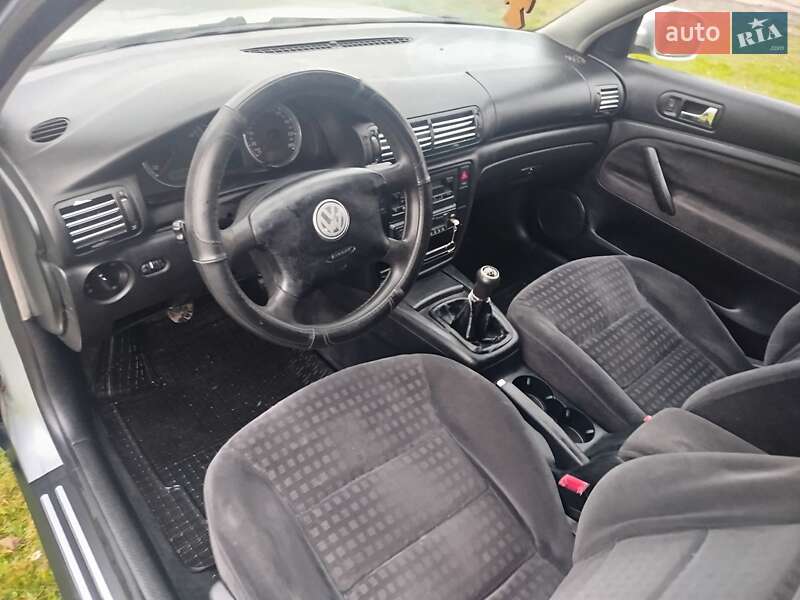 Универсал Volkswagen Passat 2003 в Старой Выжевке