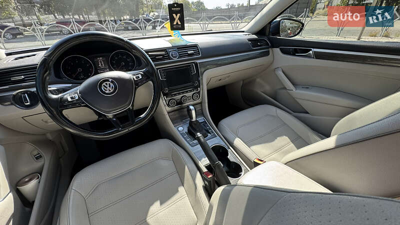 Седан Volkswagen Passat 2016 в Днепре
