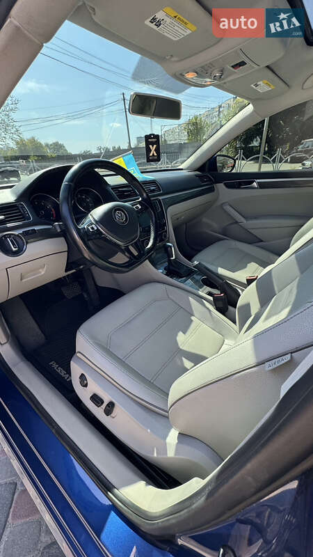 Седан Volkswagen Passat 2016 в Днепре