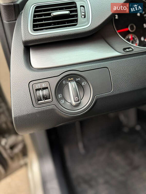 Седан Volkswagen Passat 2013 в Киеве